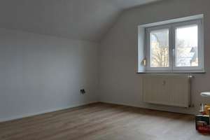 Charmante 2,5-Zimmer Dachgeschosswohnung in Augsburg-Göggingen – Von-Cobres-Straße 12, 86199 Göggingen-Nordwest, Augsburg – Vorschaubild 1