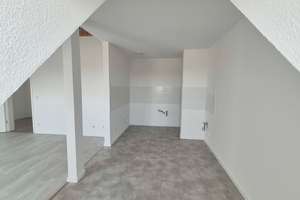 Dachgeschoss-Wohnung auf 2 Ebenen** 4 Zimmer + 2 Bäder + viel Platz – Gisperslebener Straße 41, 99089 Ilversgehofen, Erfurt – Vorschaubild 3