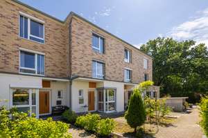 Ideal für Familien: Traumhaftes Townhouse mit Süd-Garten – Die vollständige Adresse der Immobilie erhältst du vom Anbieter., 22399 Poppenbüttel, Hamburg – Vorschaubild 2
