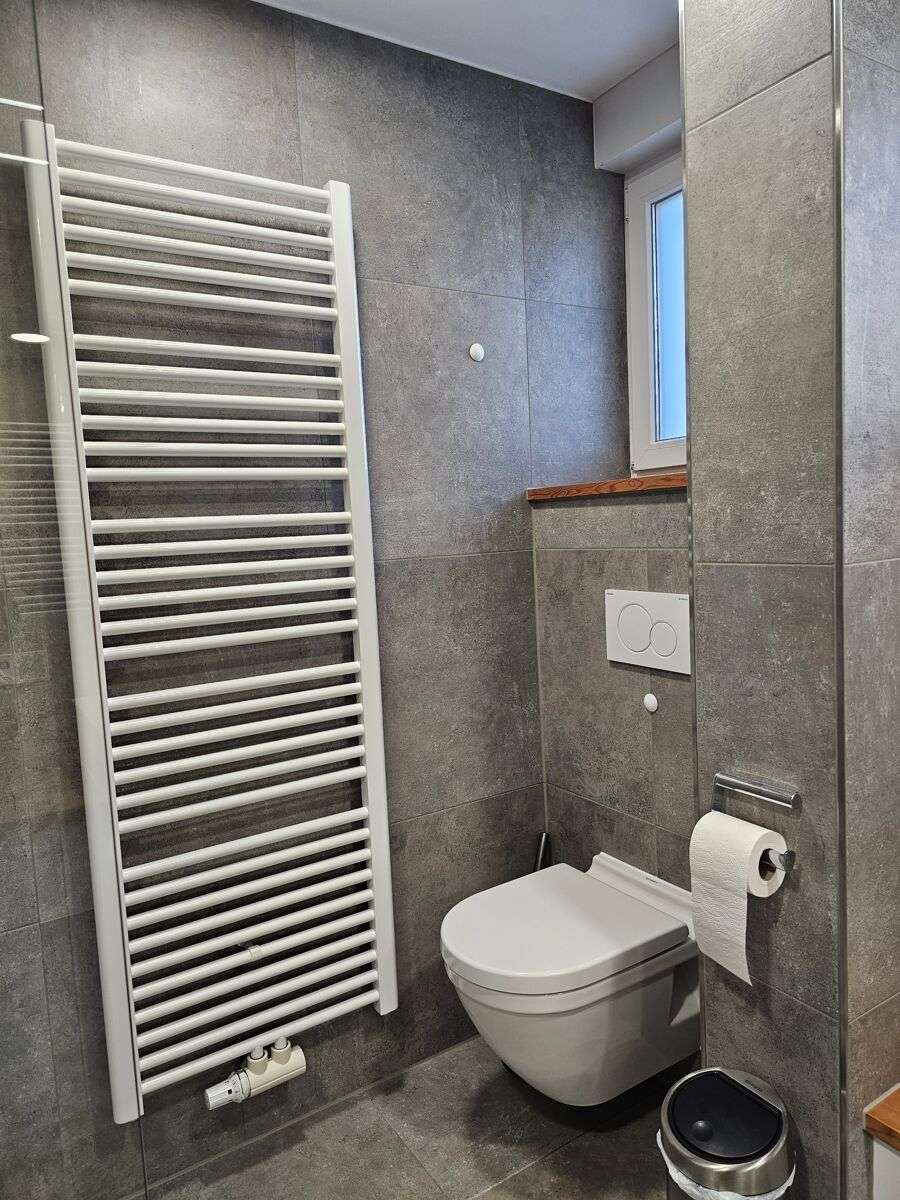 Immobilie in Kämpfelbach - **Kämpfelbach-Ersingen, modernisiertes 1-2 Familien-Haus mit Ausbaupotential, Garten u. 3 Garagen** - Bild 4