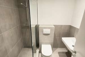 Provisionsfrei - Sanierte 2 Zimmer, große Küche, Duschbad, Loggia – Jahnstraße 30, 40215 Friedrichstadt, Düsseldorf – Vorschaubild 3