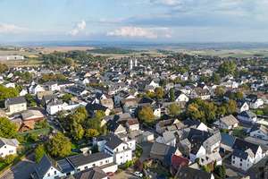 Einfamilienhaus mit großem Areal vier Garagen, Stellplätzen und Garten. – Die vollständige Adresse der Immobilie erhältst du vom Anbieter., 56751 Polch – Vorschaubild 10