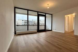 Modernisierte 2 Zimmer Whg, 5 Etage mit schönem Ausblick und Balkon, zentral und ruhig gelegen