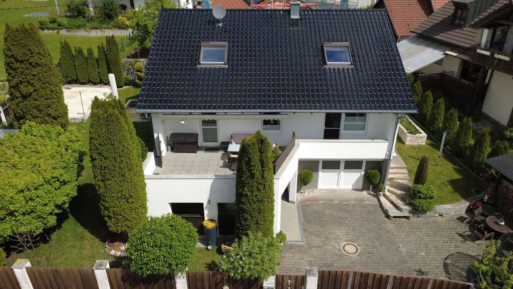 Immobilie in Biberbach - Attraktives Einfamilienhaus mit Pool in naturnaher Lage! - Bild 0