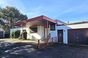 Winkelbungalow mit großem Garten in ruhiger Höhenlage