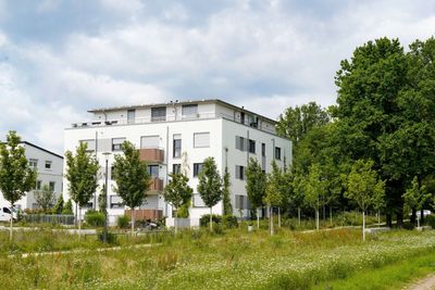 Charmante 4½-Zimmer-Wohnung am Park, Balkon, Einbauküche, 2 Bäder und Tiefgarage