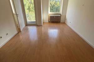 Schönes 2 Zimmer Apartment mit Balkon