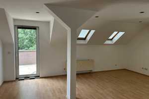Gemütliche DG-Wohnung mit Einbauküche und Balkon ! Garage für Ihren PKW !! – Chemnitztalstraße 117, 9114 Chemnitz – Vorschaubild 5