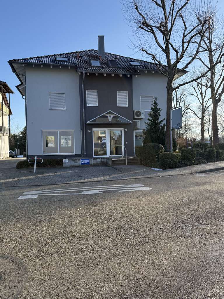 Immobilie in Durmersheim - Helle Dachgeschosswohnung mit Tageslichtbad und Stellplatz - Bild 1