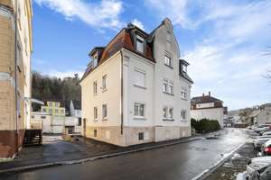 Drei-Familienhaus mit 13 Garagen inklusive Bauland
IN TUTTLINGEN – Die vollständige Adresse der Immobilie erhältst du vom Anbieter., 78532 Tuttlingen – Vorschaubild 1