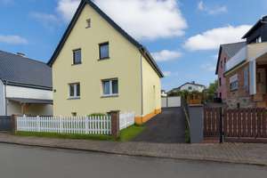 Modernes Familienidyll am Waldrand: Einziehen & Wohlfühlen in Schöffengrund-Laufdorf 