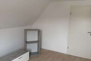 Großzügige 5-Zimmer-Wohnung mit Dachgeschosszimmer, 2 Bäder und großem Keller in Wöllstadt

 – Paul-Hallmann-Straße  6, 61206 Wöllstadt – Vorschaubild 9