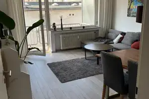 Geschmackvolle 2,5-Raum-Wohnung mit Balkon in Düsseldorf – Düsseldorf – Vorschaubild 1