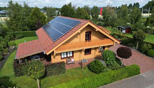 Bild von **Einmalig in Jaderberg** Einzigartiges Holzhaus mit grünem Grundstück und direkter Lage am Wasser