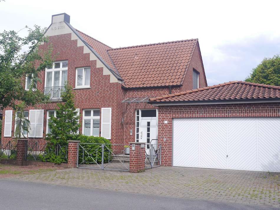 Haus von vorne rechts