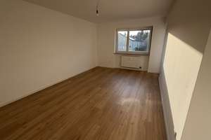 Neu modernisierte 3-Zimmer-Wohnung mit Balkon und hochwertiger neuer EBK in München-Fürstenried – Solothurner Strasse 26, 81475 Fürstenried-West, München – Vorschaubild 2