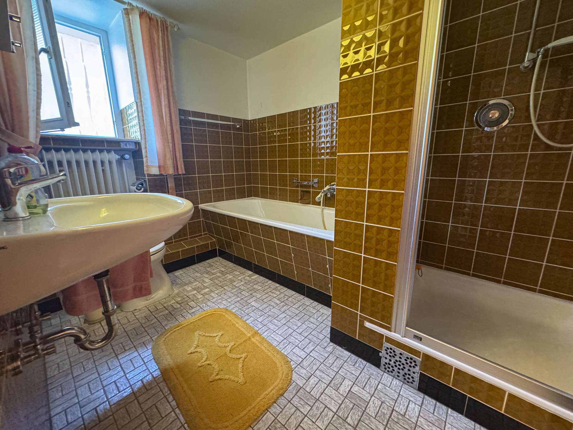 Immobilie in Barntrup - Großzügiges Wohnhaus in Barntrup – auch als Zweifamilienhaus nutzbar - Bild 1