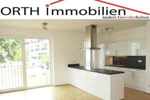Bodentiefe Fenster - sehr helle, repräsentative 2 Zimmer Wohnung mit Einbauküche und Loggia – An der Lingenmühle 6, 41061 Gladbach, Mönchengladbach – Vorschaubild 1