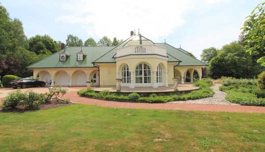 Bild von Exklusive Villa mit angelegten See, Innenschwimmbad und Sauna in Toplage