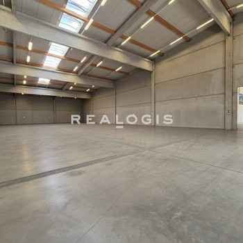 moderne Logistikflächen mit kleinem Bürobereich I Rampe & ebenerdig I teilbar ab 2.400 m²