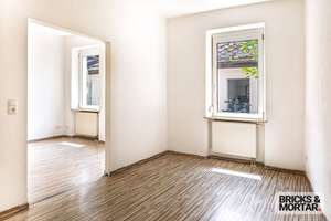 Hohe Decken, viel Licht: so wohnt es sich im Fürther AltbauErdgeschosswohnung, ab sofort bezugsfrei – Die vollständige Adresse der Immobilie erhältst du vom Anbieter., 90762 Altstadt, Innenstadt, Fürth – Vorschaubild 4