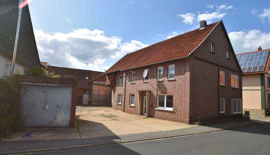 Bild von Wohnhaus mit großer Werkstatthalle in Harsum OT Borsum
