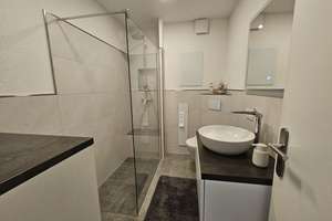 Modernisierte 2-Zimmer-Wohnung in Bottrop inkl. Küche, Balkon und Stellplatz nahe HBF – Essener Straße 83, 46236 Stadtmitte, Bottrop – Vorschaubild 9