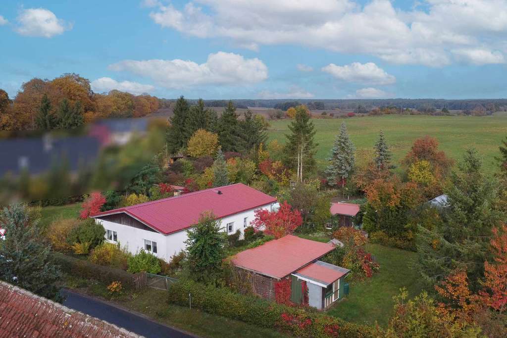 Immobilie in Mirow - Naturgenuss: Einfamilienhaus im Bungalowstil mit großem Gartengrundstück in Feldrandlage - Bild 2