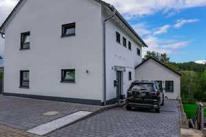 Neuwertiges, freistehendes Einfamilienhaus mit Anbau, zeitlose & stilvolle Ausstattung und Garten – Kaiserslautern (Kreis) – Vorschaubild 2