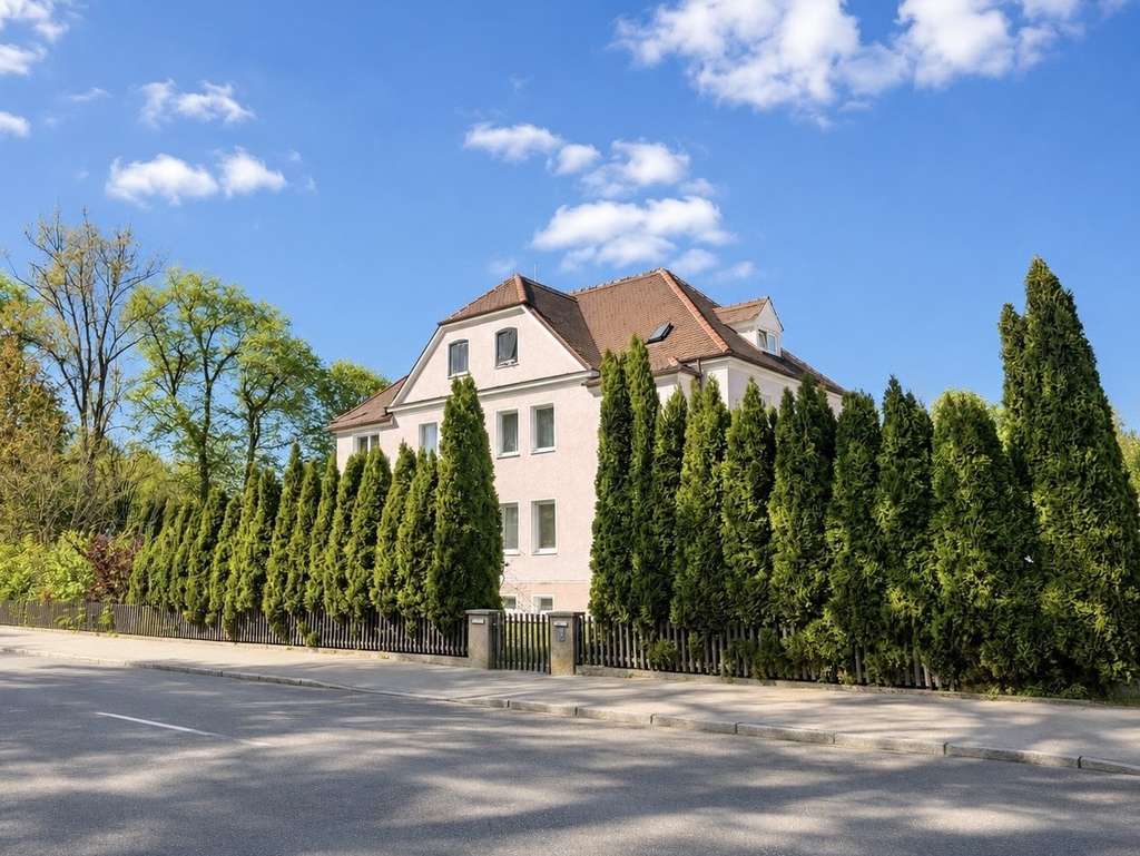 Immobilie in Bobingen - Privater Zugang zur Singold: Besonderes (Mehrfamilien)Haus in Bobingen! - Bild 0