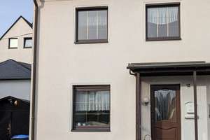 Doppelhaushälfte in Chemnitz-Siegmar: Einfamilienhaus, 4-Raum, Wintergarten, Garage & Ausbaureserve – Die vollständige Adresse der Immobilie erhältst du vom Anbieter., 9117 Siegmar, Chemnitz – Vorschaubild 2