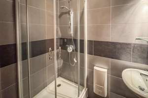 Bezugsfreie 4-Zimmer-Wohnung mit Balkon und zwei Bädern im Herzen von Fürth – Die vollständige Adresse der Immobilie erhältst du vom Anbieter., 90762 Altstadt, Innenstadt, Fürth – Vorschaubild 10