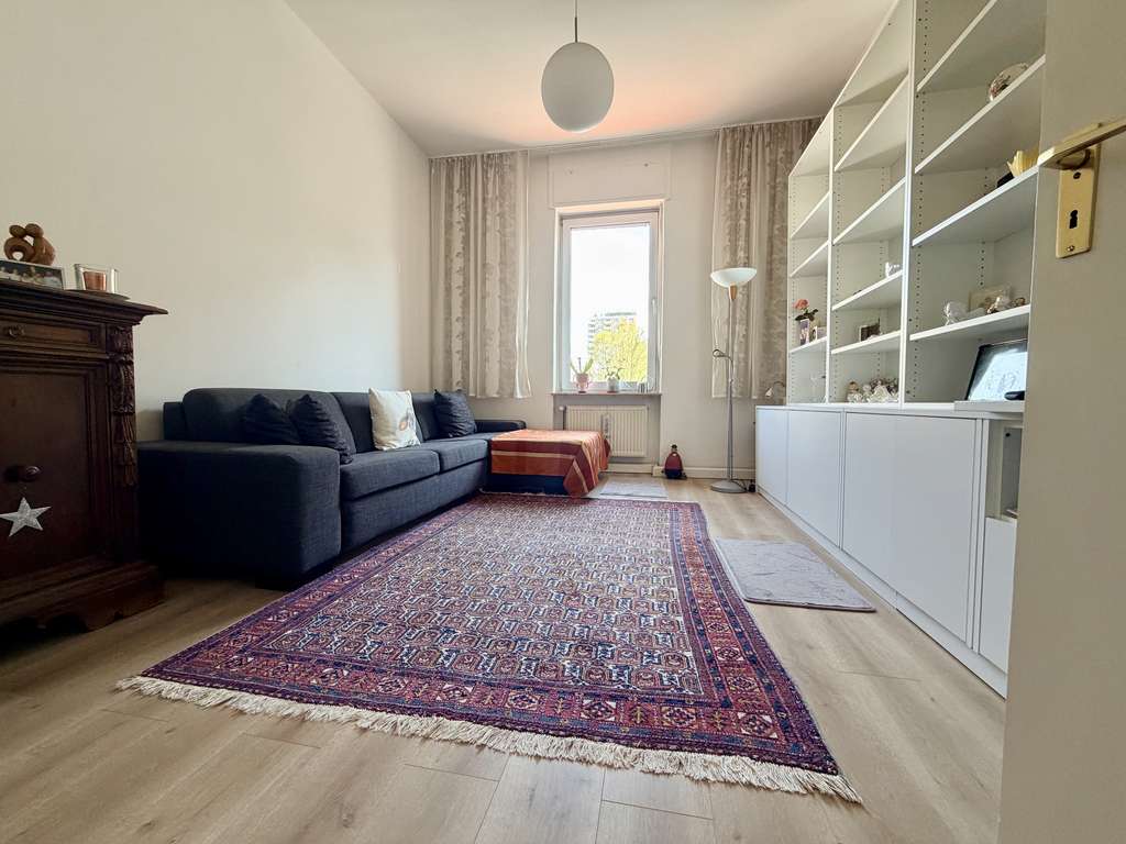 Immobilie in Neu-Isenburg - ***Zentral wohnen, ruhig leben – Charmante 3-Zimmer-Wohnung im 6-Familienhaus in Neu-Isenburg*** - Bild 2