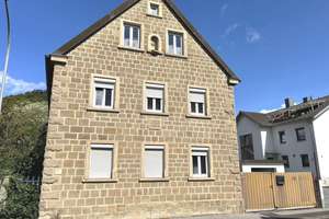 Viel Platz & viele Möglichkeiten... sonnig gelegenes Sandsteinhaus mit mehreren Nebengebäuden und  – Die vollständige Adresse der Immobilie erhältst du vom Anbieter., 97475 Zeil am Main – Vorschaubild 2