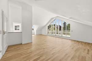 Lichtdurchflutete Dachgeschosswohnung in ruhiger Lage mit großer Fensterfront & Dachterrasse – Die vollständige Adresse der Immobilie erhältst du vom Anbieter., 81247 Obermenzing, München – Vorschaubild 2