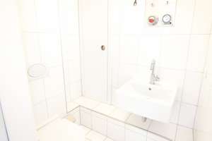 Lichtdurchflutete 3-Zimmer-Dachgeschosswohnung mit Balkon, hochwertiger Einbauküche und zwei Bädern – Heßstr. 6, 80799 Am alten nördlichen Friedhof, München – Vorschaubild 11