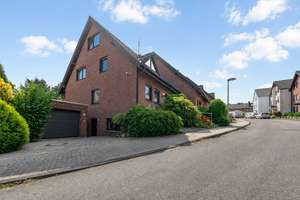 Das perfekte Raumwunder: Ihr neues Familienparadies mit Einliegerwohnung – Die vollständige Adresse der Immobilie erhältst du vom Anbieter., 45279 Horst, Essen – Vorschaubild 1