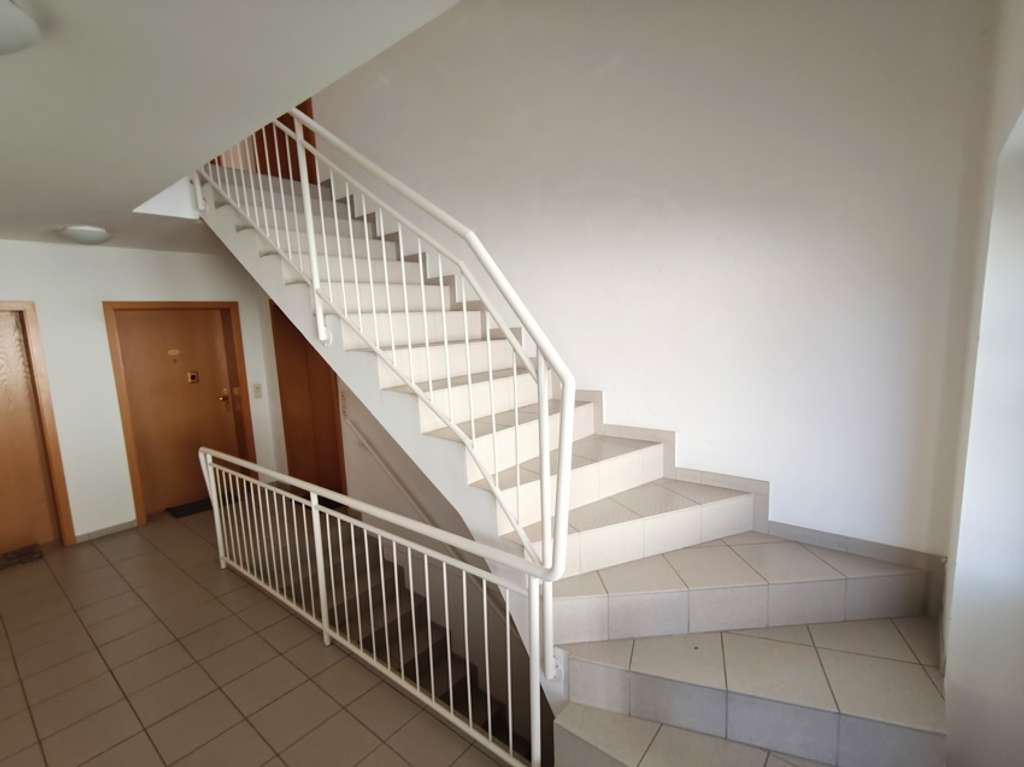 Immobilie in Bad Birnbach - geschickt aufgeteilte 2-Zimmer-Eigentumswohnung mit zwei sonnigen Balkonen u. Tiefgaragenstellplatz - Bild 3