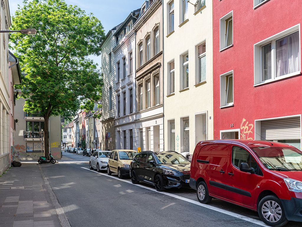 Schöne 2 Zimmer EG-Wohnung mit großer Terrasse zum Selbstbezug!