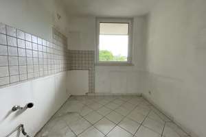 Frisch renoviert: ansprechende 2-Zimmer-Wohnung mit Balkon und Einbauküche – Gelbhofstr. 22, 81375 Neuhadern, München – Vorschaubild 3