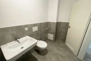 Willkommen in Ihrer frisch modernisierten Familien-Wohnung mit Balkon-Weitblick, Wannenbad, Gäste-WC – Friedensstraße 114a, 51145 Urbach, Köln – Vorschaubild 12
