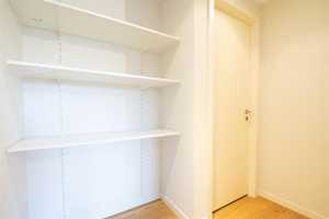 Geschmackvolle, modernisierte 1,5-Raum-Wohnung mit EBK in Köln Zollstock – Kottenforststraße 3, 50969 Köln – Vorschaubild 11