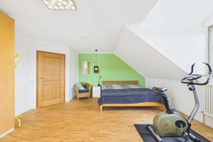 Wohlfühloase mit Gartenidylle: Modernisiertes Haus mit Einliegerwohnung, Doppelgarage und PV-Anlage – Die vollständige Adresse der Immobilie erhältst du vom Anbieter., 84137 Vilsbiburg – Vorschaubild 17