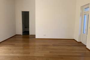 Wohnen in einer Burg: 2-Zimmer-Wohnung, mit Parkplatz und EBK in Wesseling, Berzdorf – Godorfer Burg 11, 50389 Wesseling – Vorschaubild 3