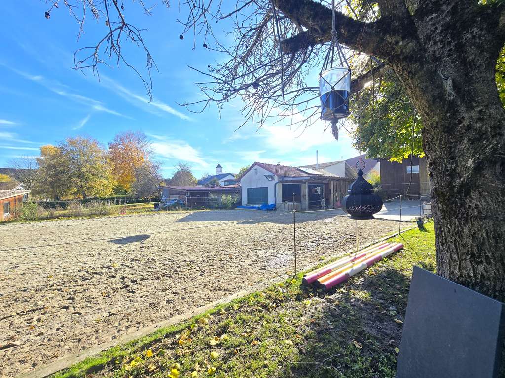 Immobilie in Leibertingen - Stilvoller Pferdehof mit flexiblem Gewerberaum, zwei Wohnungen und 1,3 ha arrondierter Fläche - Bild 2
