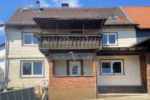 Fachwerkhaus mit großzügigem Hof und Nebengebäuden!