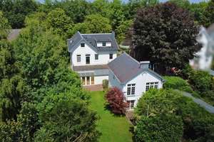 Altbauvilla mit Remise auf 1.509 m² Grundstück - viel Potential für Familien und Gewerbetreibende