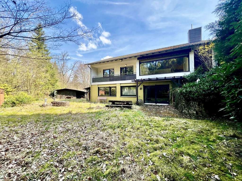 Immobilie in Kaiserslautern - KL-Bännjerrück:Großzügiges, freistehendes Einfamilienhaus m. Einliegerwhg., Garage u. schönem Garten - Bild 0