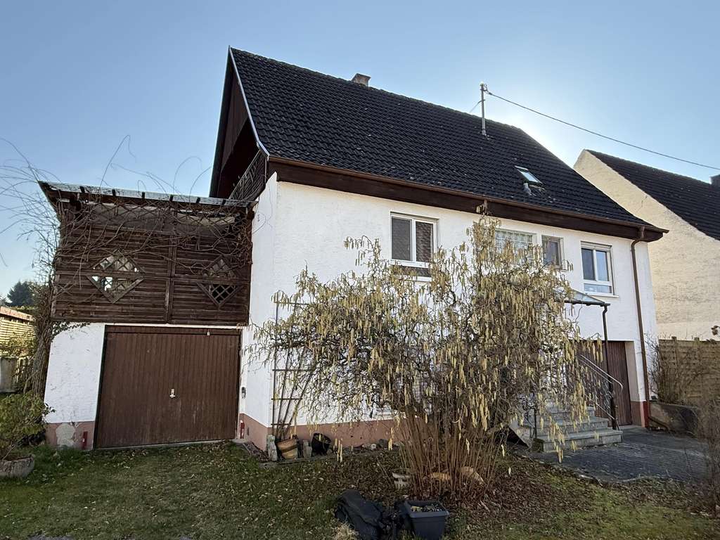 Immobilie in Ertingen - Haus am Ortsrand von Ertingen mit Blick auf Wiesen und Felder - Bild 2