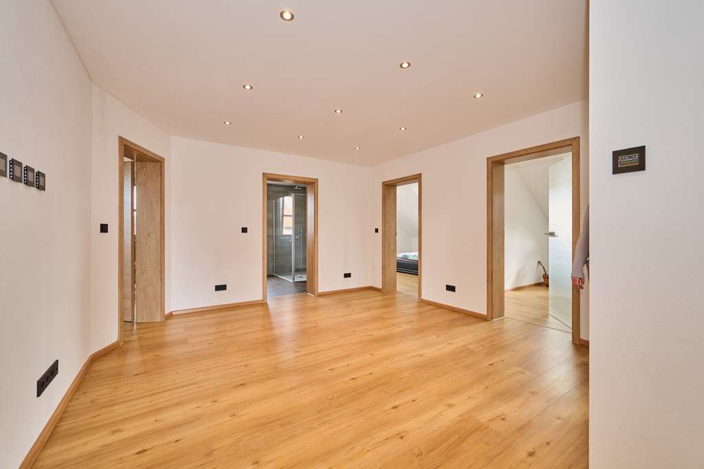 Immobilie in Riekofen - Großzügiges Familienidyll mit Pool und gehobener Ausstattung in ruhiger Lage von Sünching - Bild 3